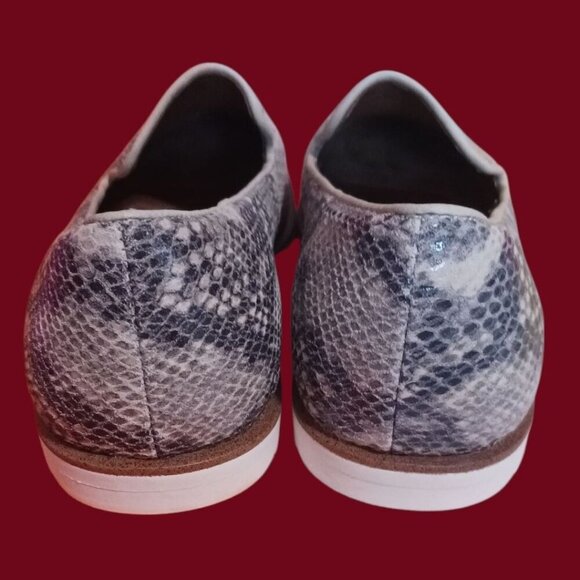 Comfortiva Ryen Womens Slip-On Shoes Cream/Black Snake Print Size 8.5M - Picture 14 of 15